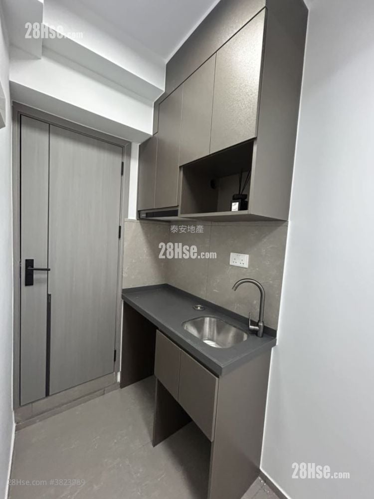 Universal Mansion Rental 1 Bedroom , 1 Bathroom 180 ft²