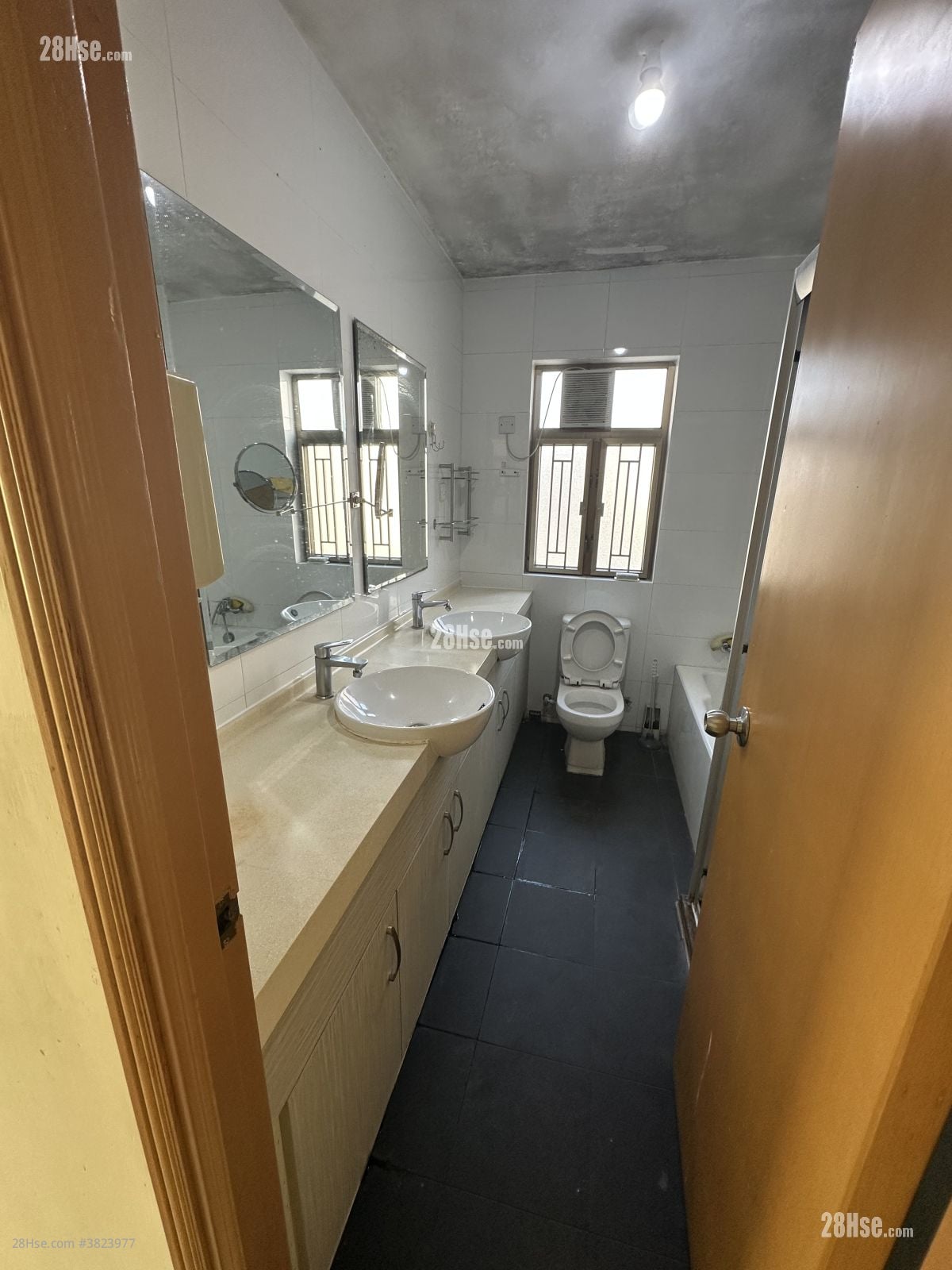 龙涛湾畔 售盘 4 房 , 3 浴室