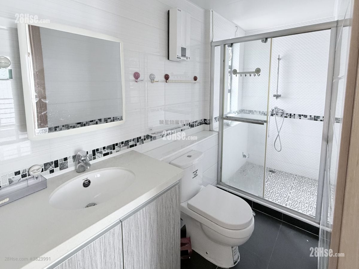 村屋 售盘 3 房 , 4 浴室 2,100 平方尺