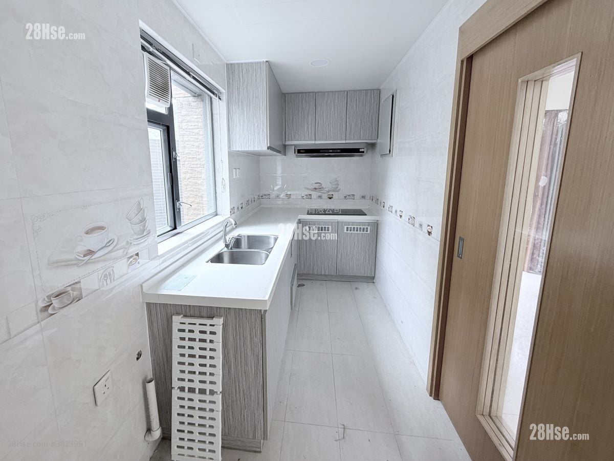 村屋 售盘 3 房 , 4 浴室 2,100 平方尺