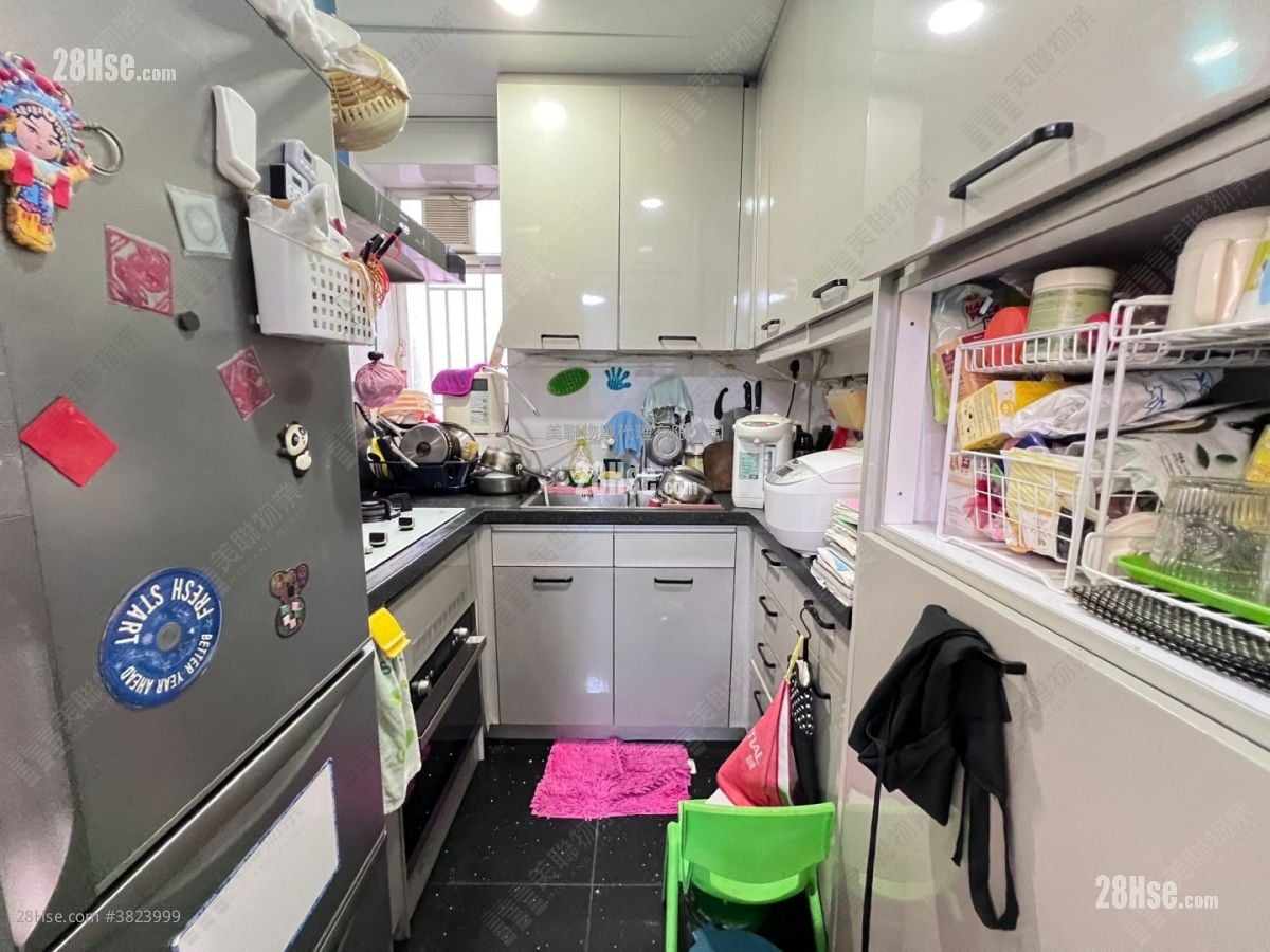 Metro Town Sell 3 Bedrooms , 1 Bathroom 555 ft²