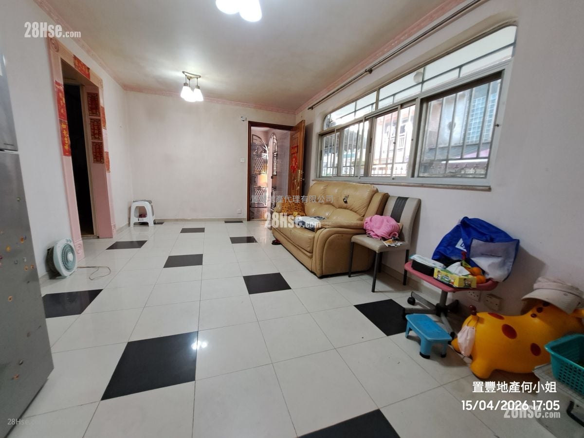 Tai Tseng Sell 3 Bedrooms , 1 Bathroom 700 ft²