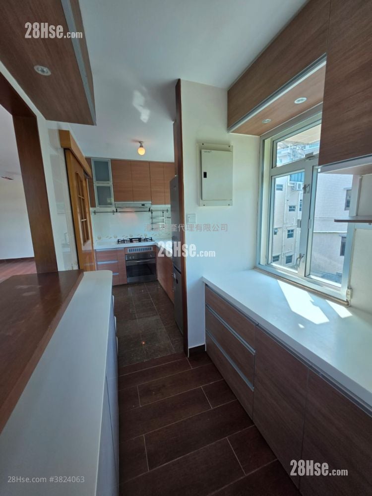 村屋 售盤 5+ 房 , 4 浴室 1,890 平方呎