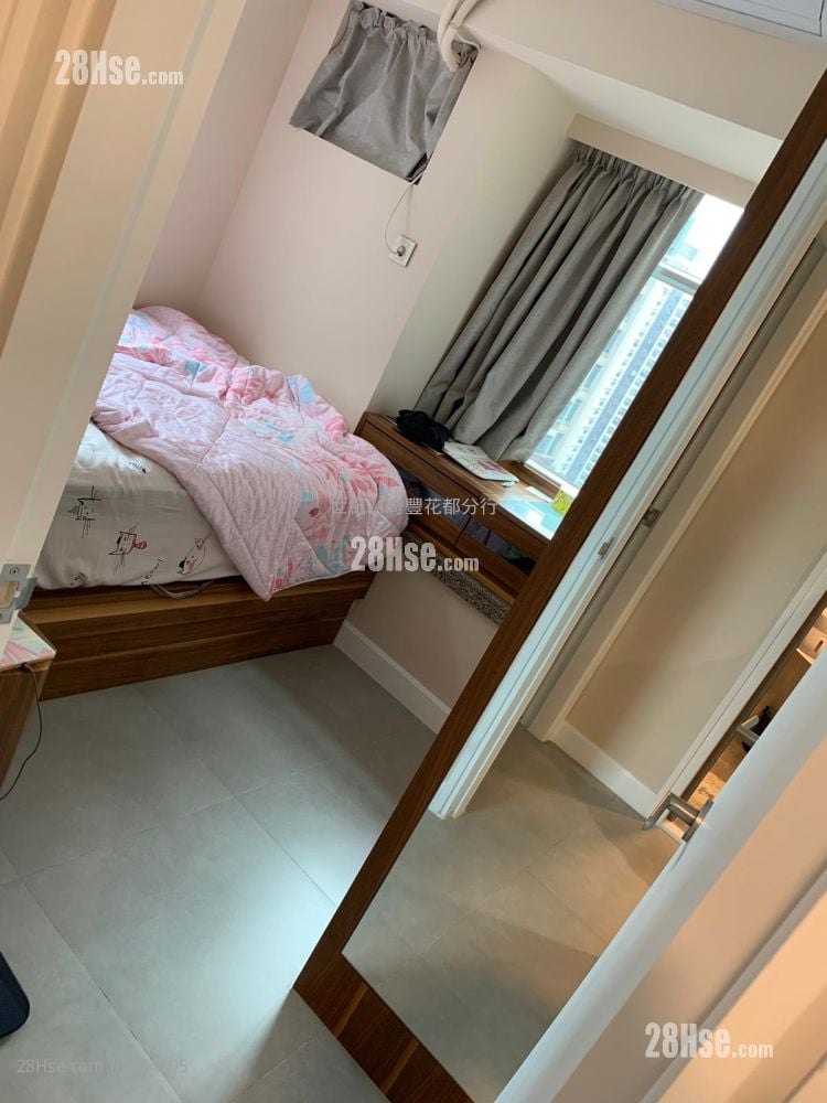 Flora Plaza Rental 2 Bedrooms , 1 Bathroom 370 ft²