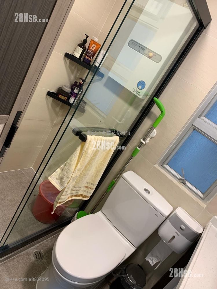 Flora Plaza Rental 2 Bedrooms , 1 Bathroom 370 ft²