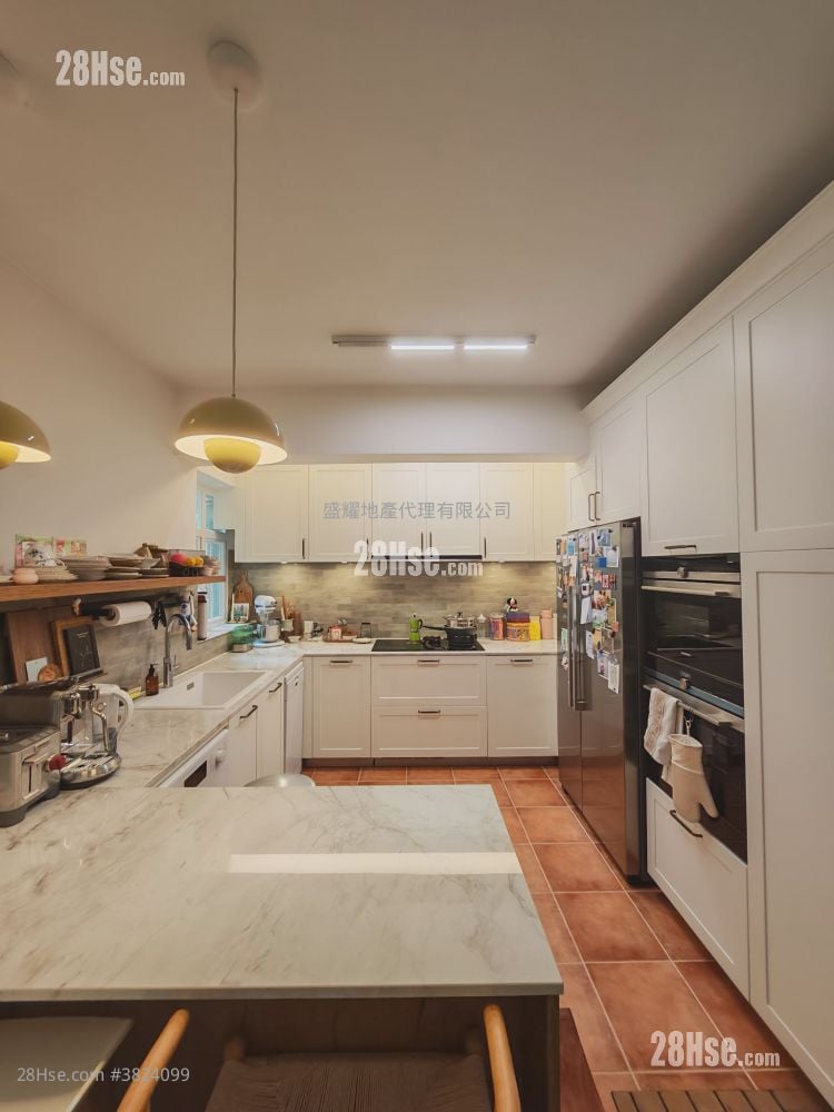 Dragon Court Sell 3 Bedrooms , 2 Bathrooms 857 ft²