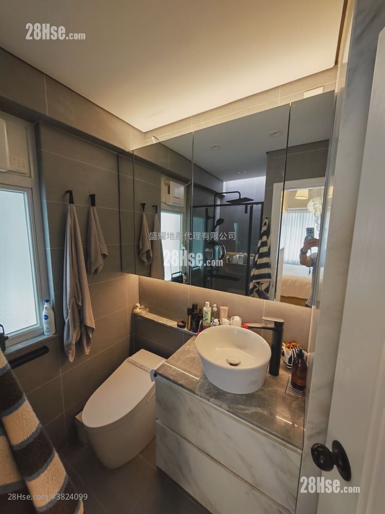 Dragon Court Sell 3 Bedrooms , 2 Bathrooms 857 ft²