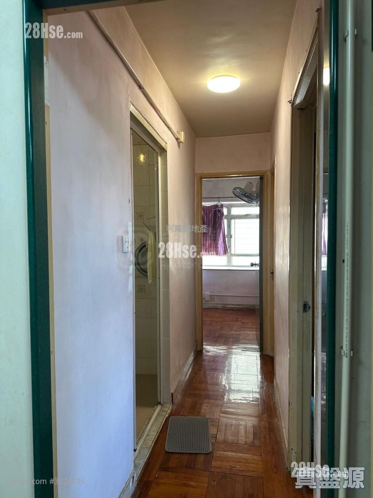 Kingswood Villas Sell 3 Bedrooms 548 ft²