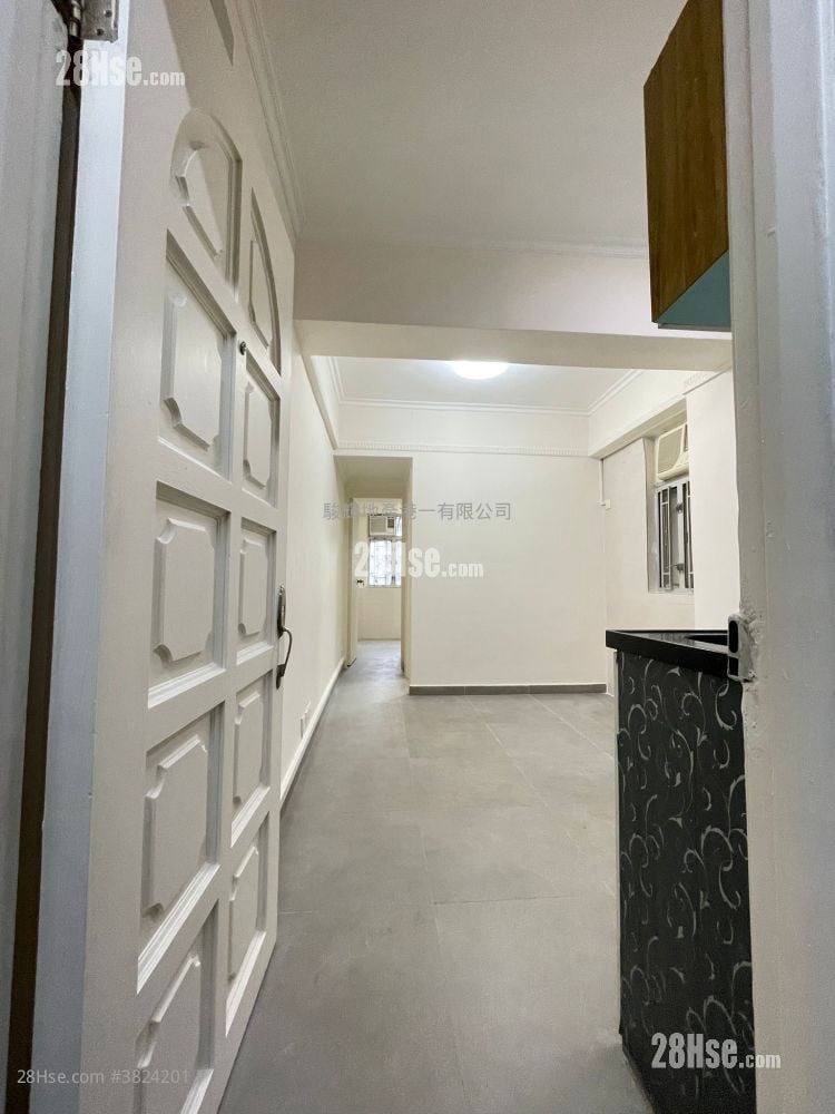 長興大廈 租盤 2 房 , 1 浴室 256 平方呎