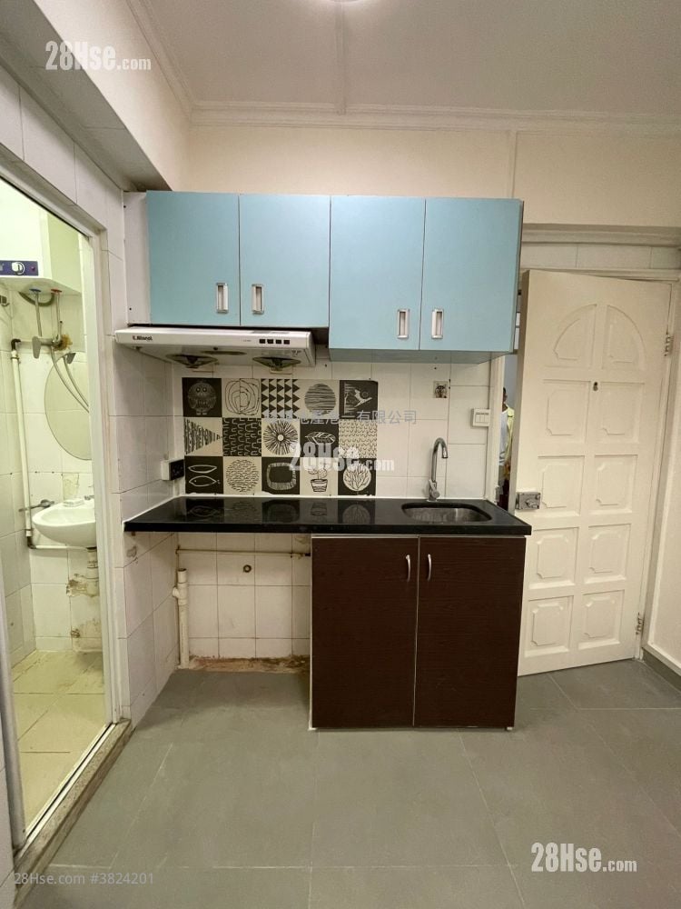 長興大廈 租盤 2 房 , 1 浴室 256 平方呎