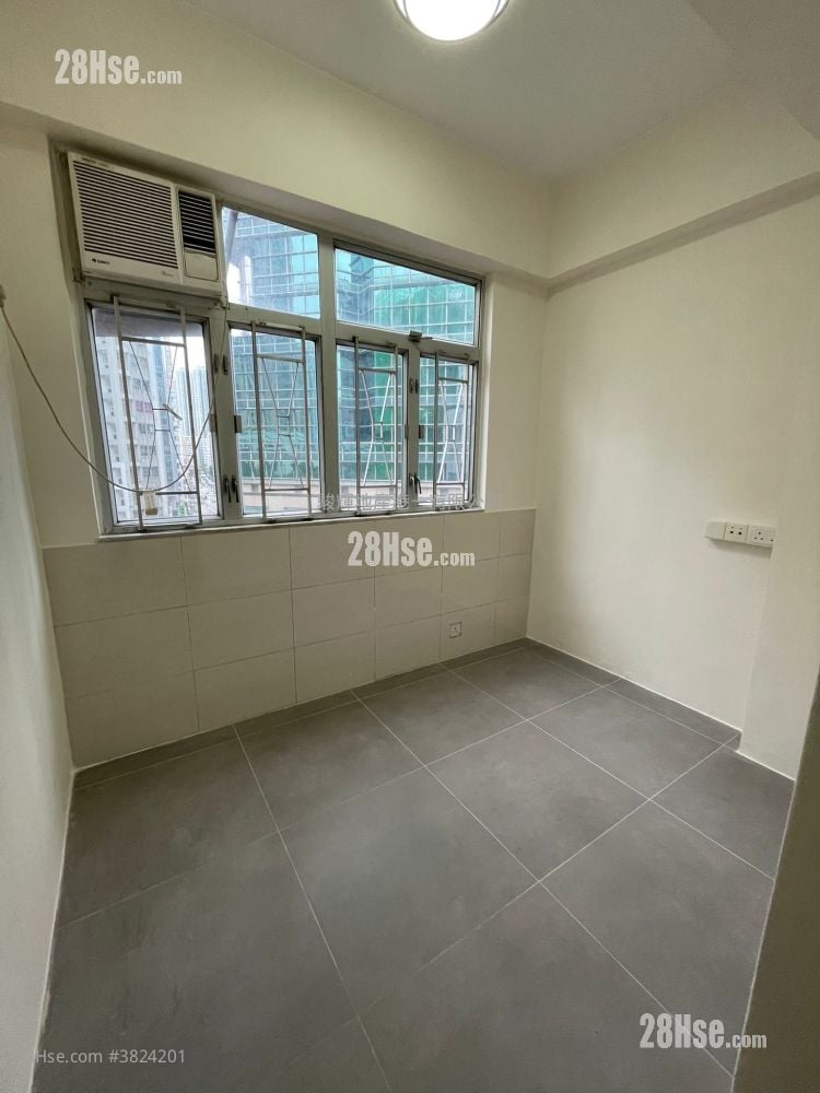 長興大廈 租盤 2 房 , 1 浴室 256 平方呎