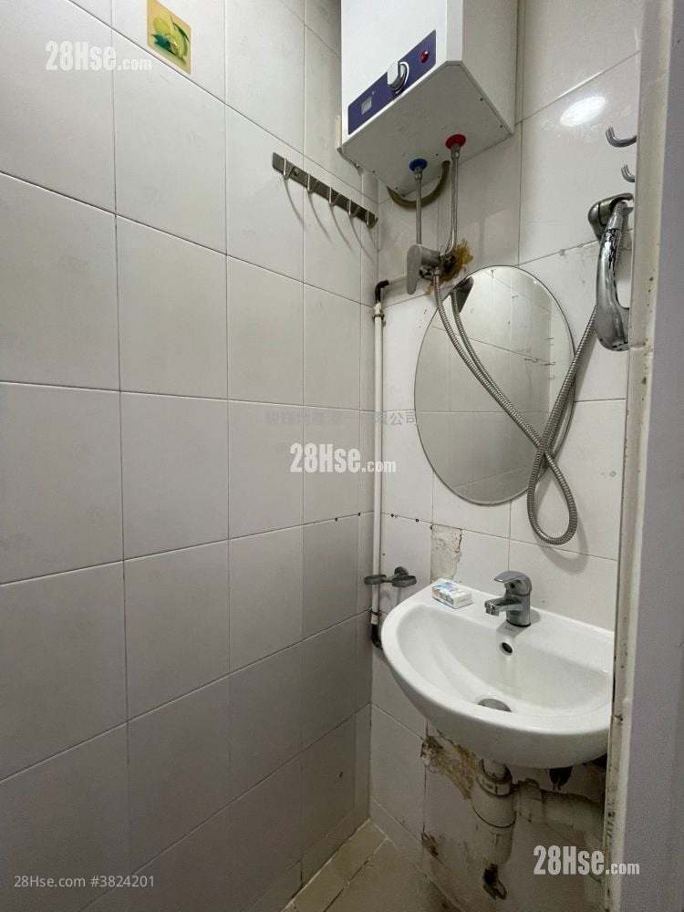 長興大廈 租盤 2 房 , 1 浴室 256 平方呎