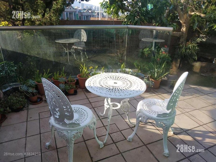 Chateau Royale Sell 4 Bedrooms 2,160 ft²