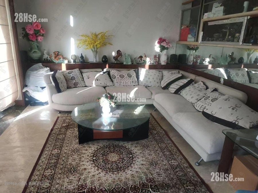 Chateau Royale Sell 4 Bedrooms 2,160 ft²