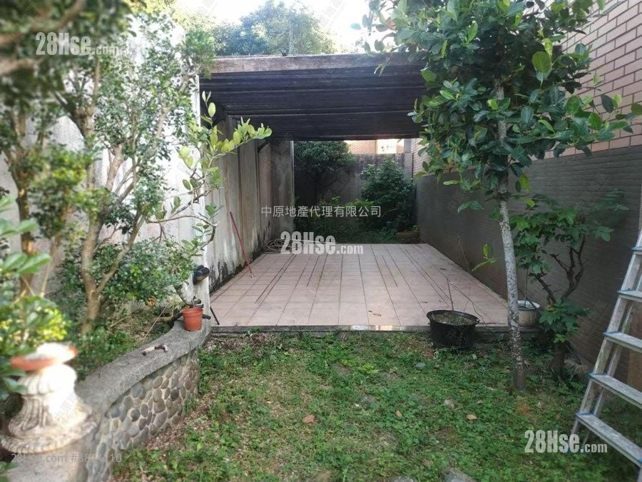 Chateau Royale Sell 4 Bedrooms 2,160 ft²