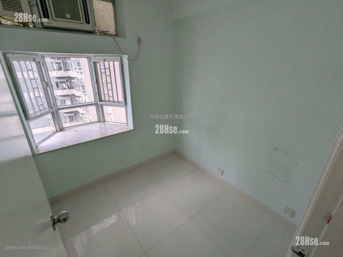 Riviera Gardens Sell 3 Bedrooms , 1 Bathroom 583 ft²