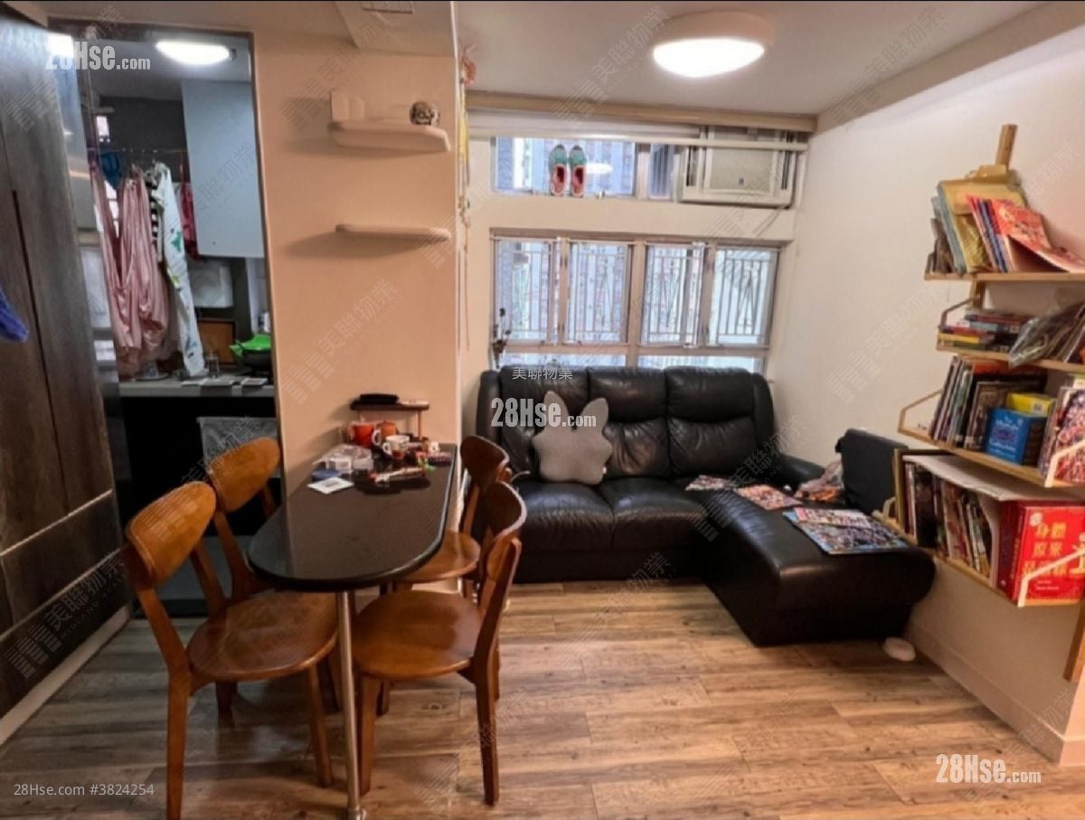 Ching Wah Court Sell 2 Bedrooms , 1 Bathroom 351 ft²