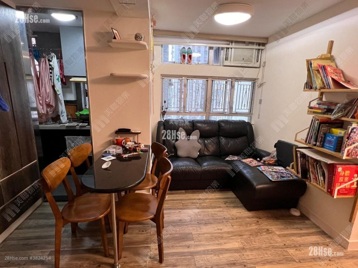 Ching Wah Court Sell 2 Bedrooms , 1 Bathroom 351 ft²