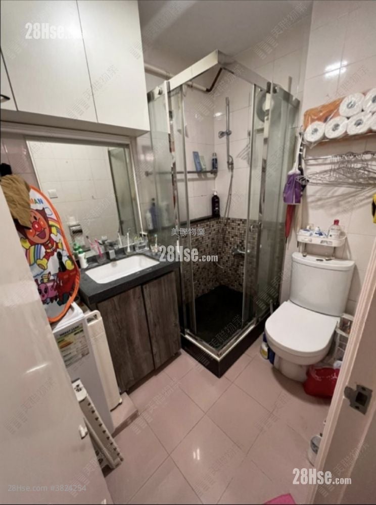 Ching Wah Court Sell 2 Bedrooms , 1 Bathroom 351 ft²