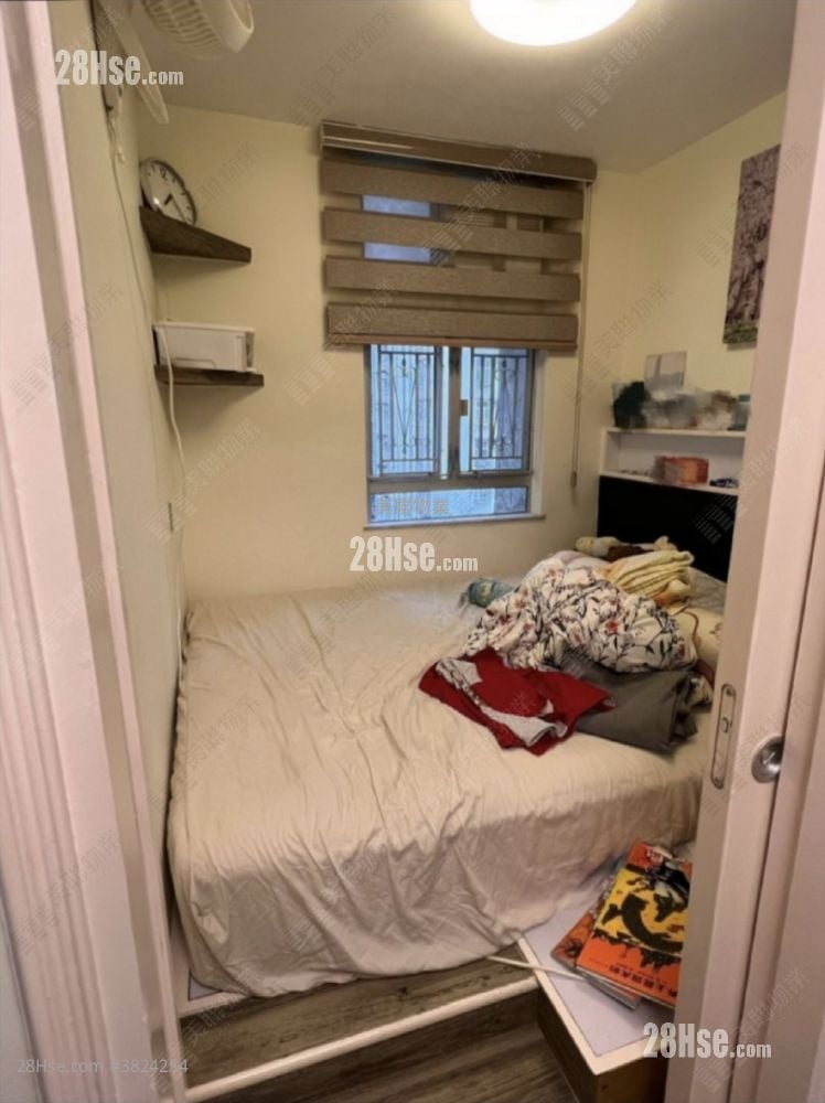 Ching Wah Court Sell 2 Bedrooms , 1 Bathroom 351 ft²