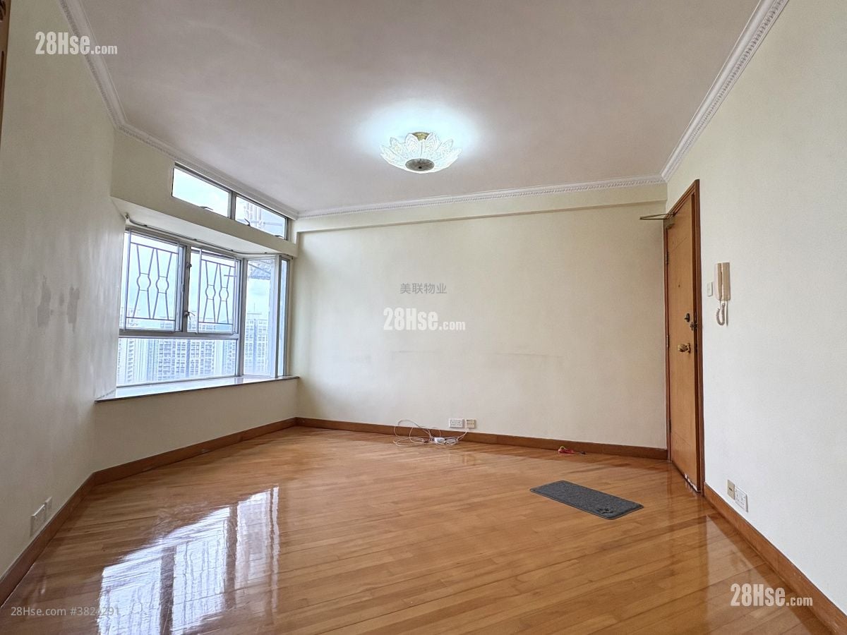 living room: Kingswood Villas Rental 3 Bedrooms , 2 Bathrooms 623 ft²