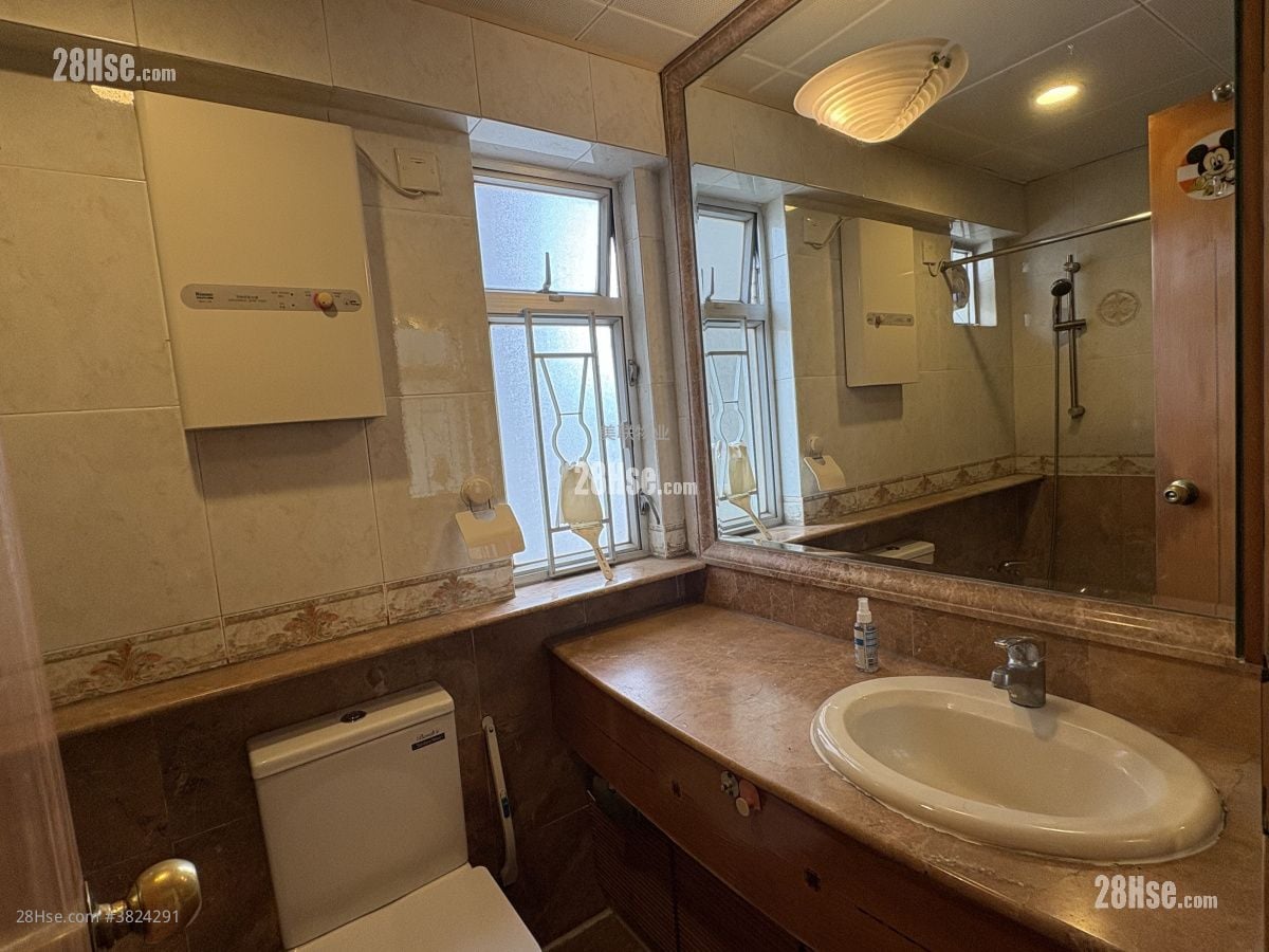 bathroom: Kingswood Villas Rental 3 Bedrooms , 2 Bathrooms 623 ft²