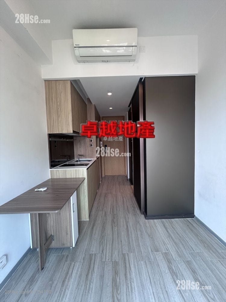 Seven Victory Avenue Rental Studio , 1 Bathroom 180 ft²