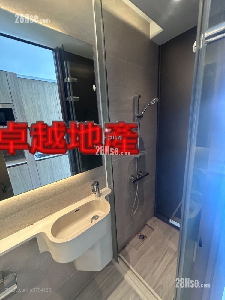 Seven Victory Avenue Rental Studio , 1 Bathroom 180 ft²