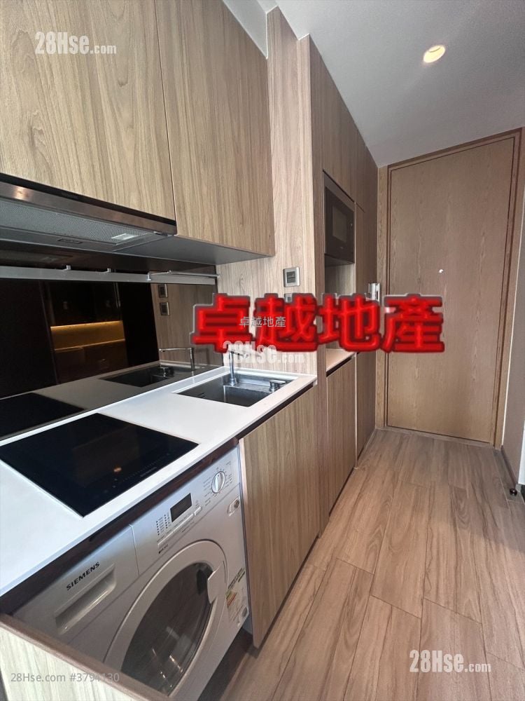 Seven Victory Avenue Rental Studio , 1 Bathroom 180 ft²