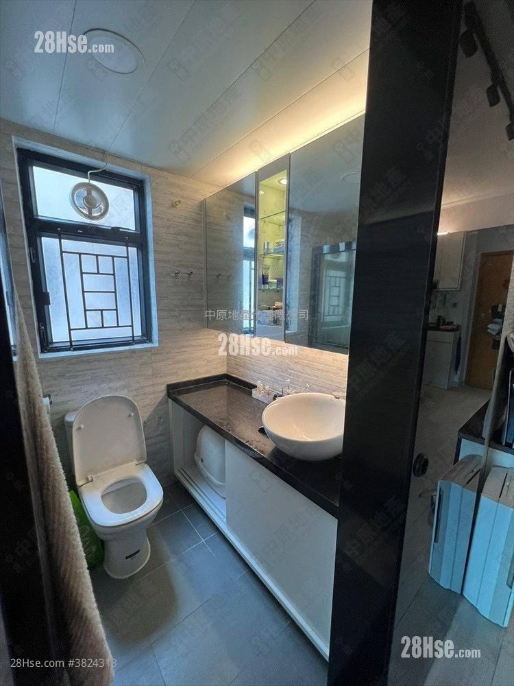 Beneville Sell 2 Bedrooms 423 ft²