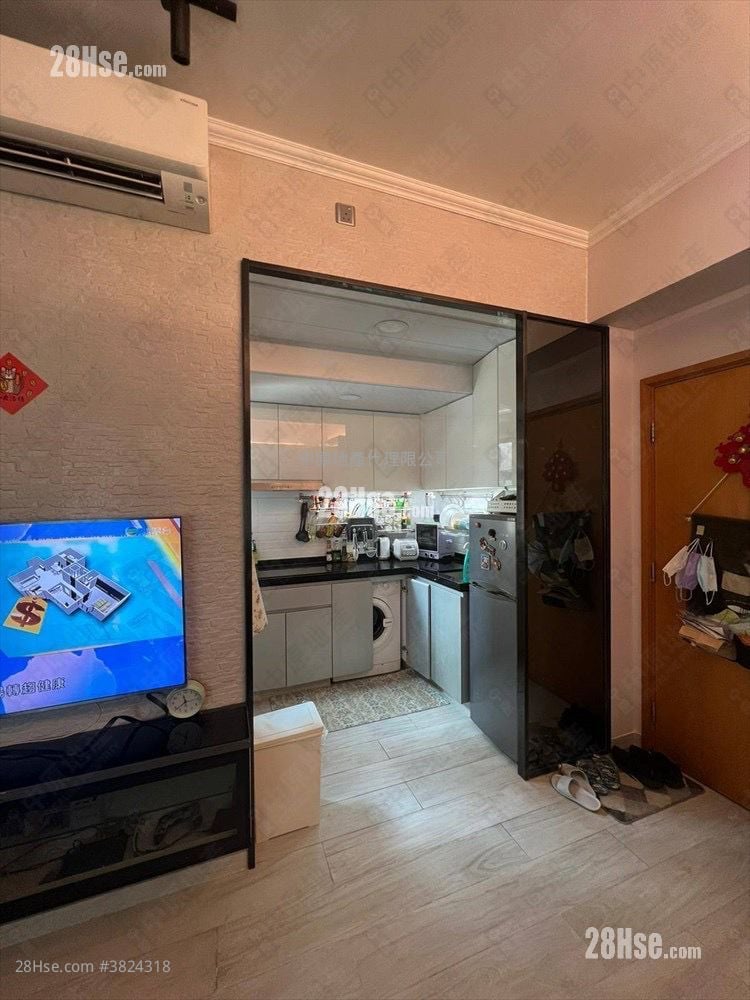 Beneville Sell 2 Bedrooms 423 ft²