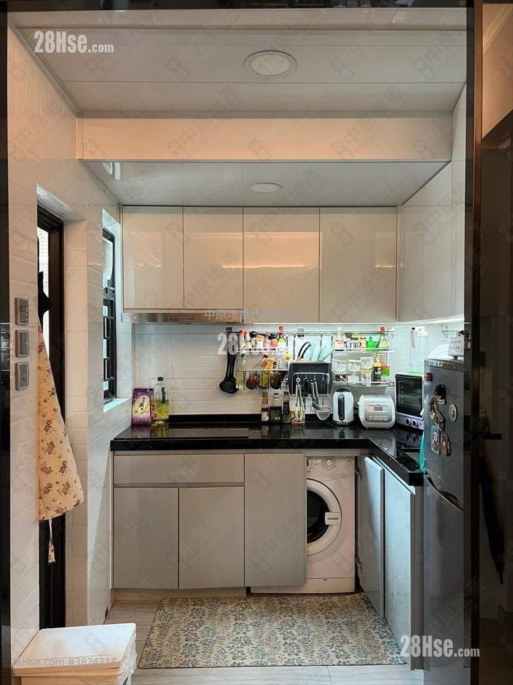 Beneville Sell 2 Bedrooms 423 ft²