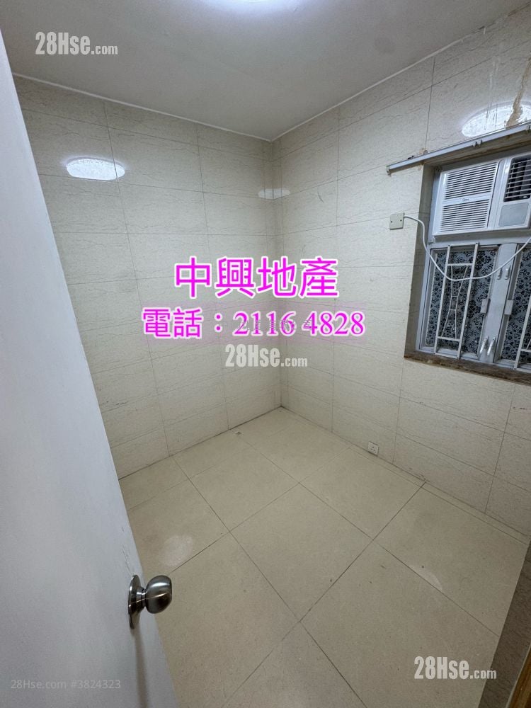 Man Wah Building Rental 4 Bedrooms , 2 Bathrooms 820 ft²