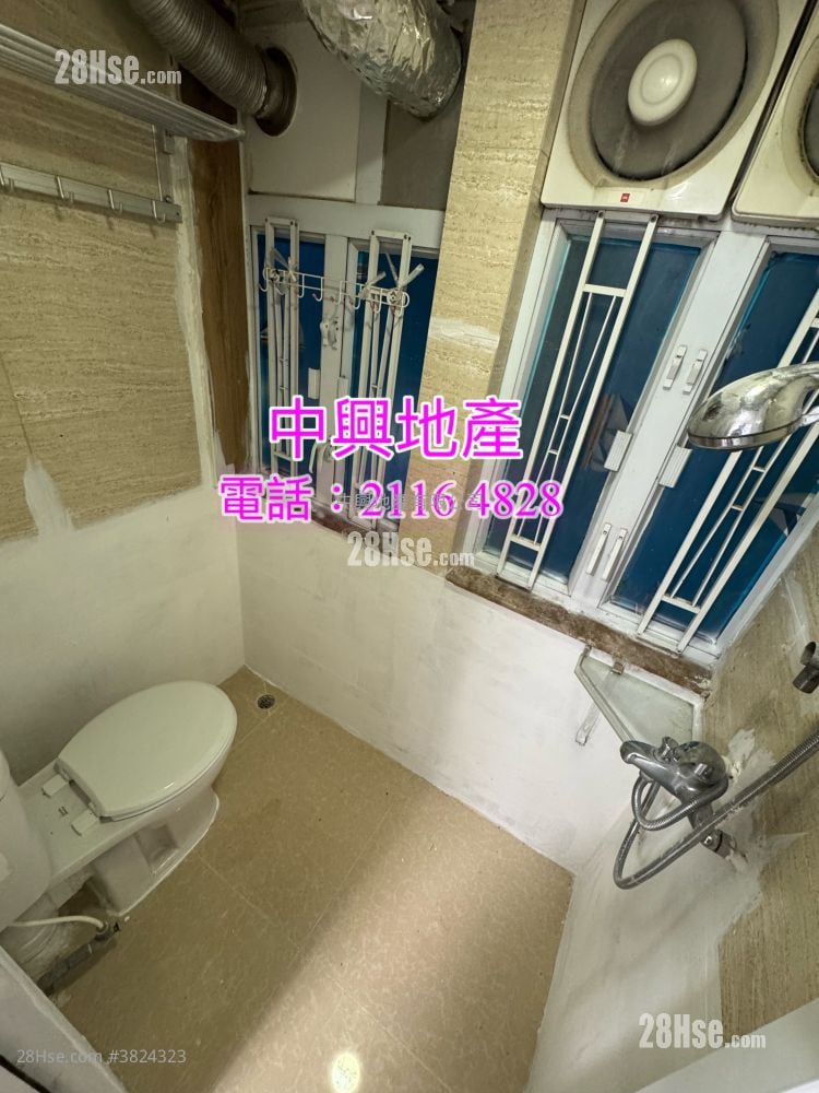 Man Wah Building Rental 4 Bedrooms , 2 Bathrooms 820 ft²