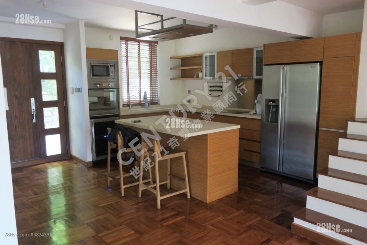 Village House Sell 5+ Bedrooms , 3 Bathrooms