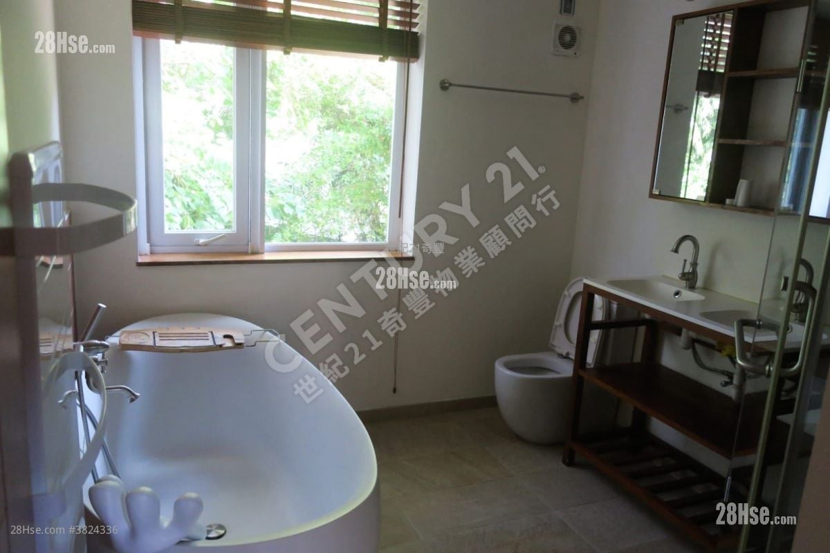 Village House Sell 5+ Bedrooms , 3 Bathrooms