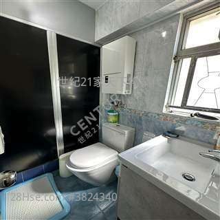 Charming Garden Sell 3 Bedrooms , 2 Bathrooms 592 ft²