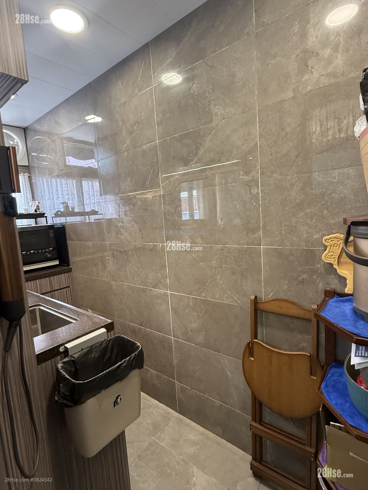 金發大廈 售盤 2 房 350 平方呎