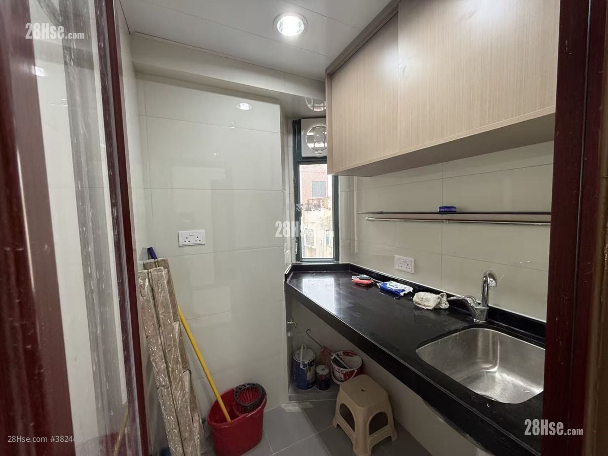 鴻都大廈 租盤 2 房 , 1 浴室 318 平方呎