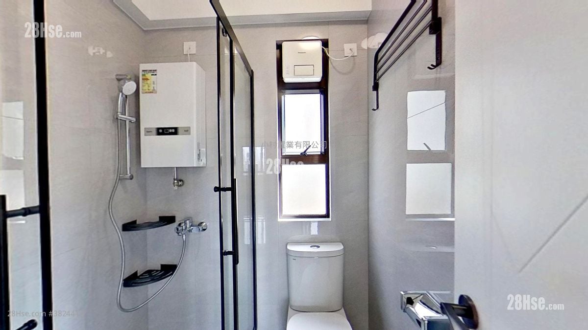 bathroom: Paramount Mansion Rental 2 Bedrooms , 1 Bathroom 502 ft²