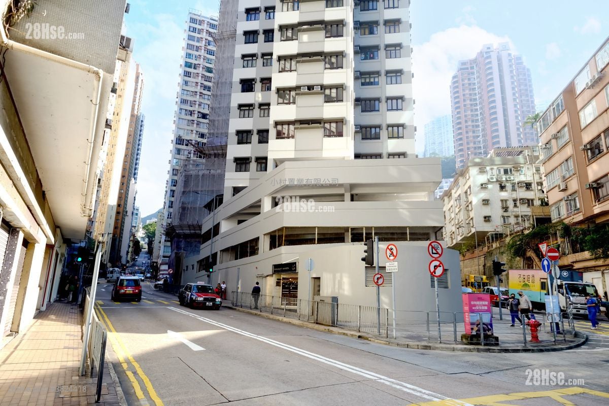 building outlook: Paramount Mansion Rental 2 Bedrooms , 1 Bathroom 502 ft²