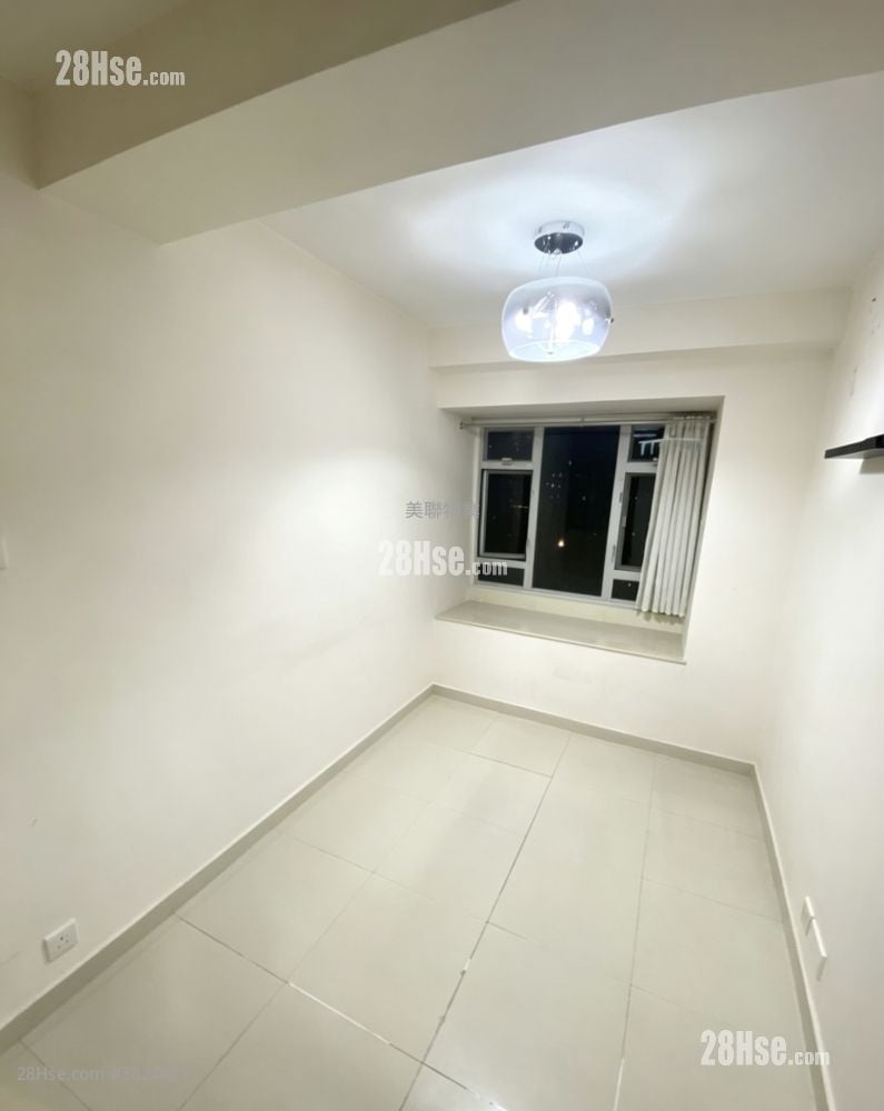 Lucky Plaza Rental 348 ft²