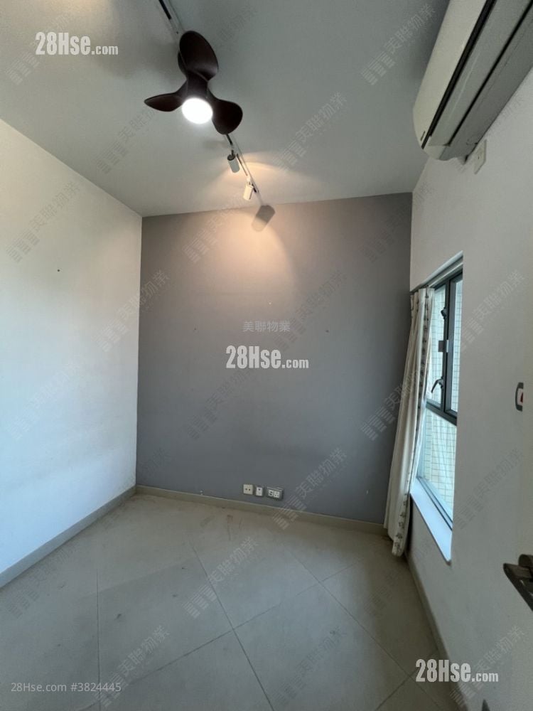 Coastal Skyline Rental 911 ft²