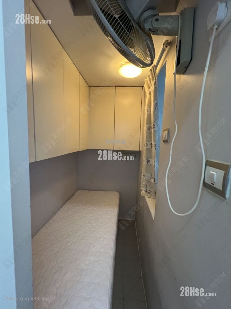 Coastal Skyline Rental 911 ft²