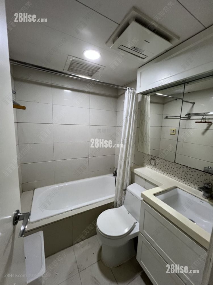 Coastal Skyline Rental 911 ft²