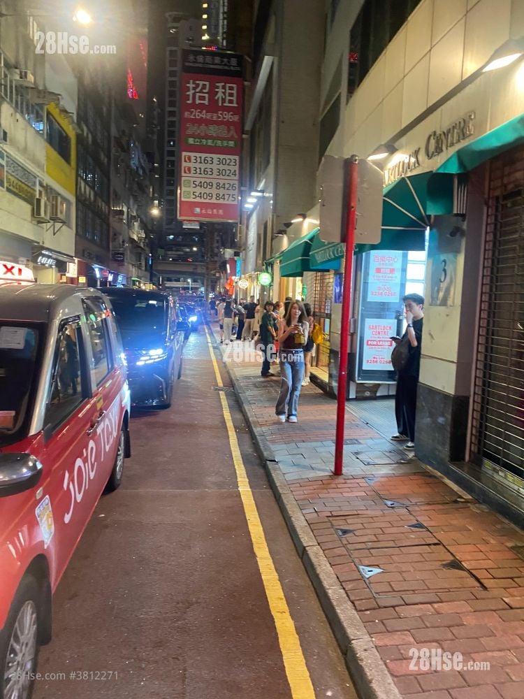 耀華街晚間人流不絕