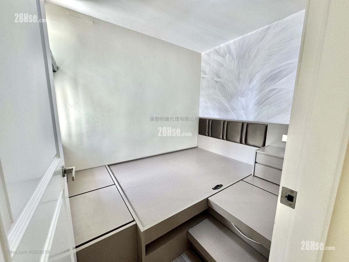 Luk Yeung Sun Chuen Sell 2 Bedrooms 445 ft²