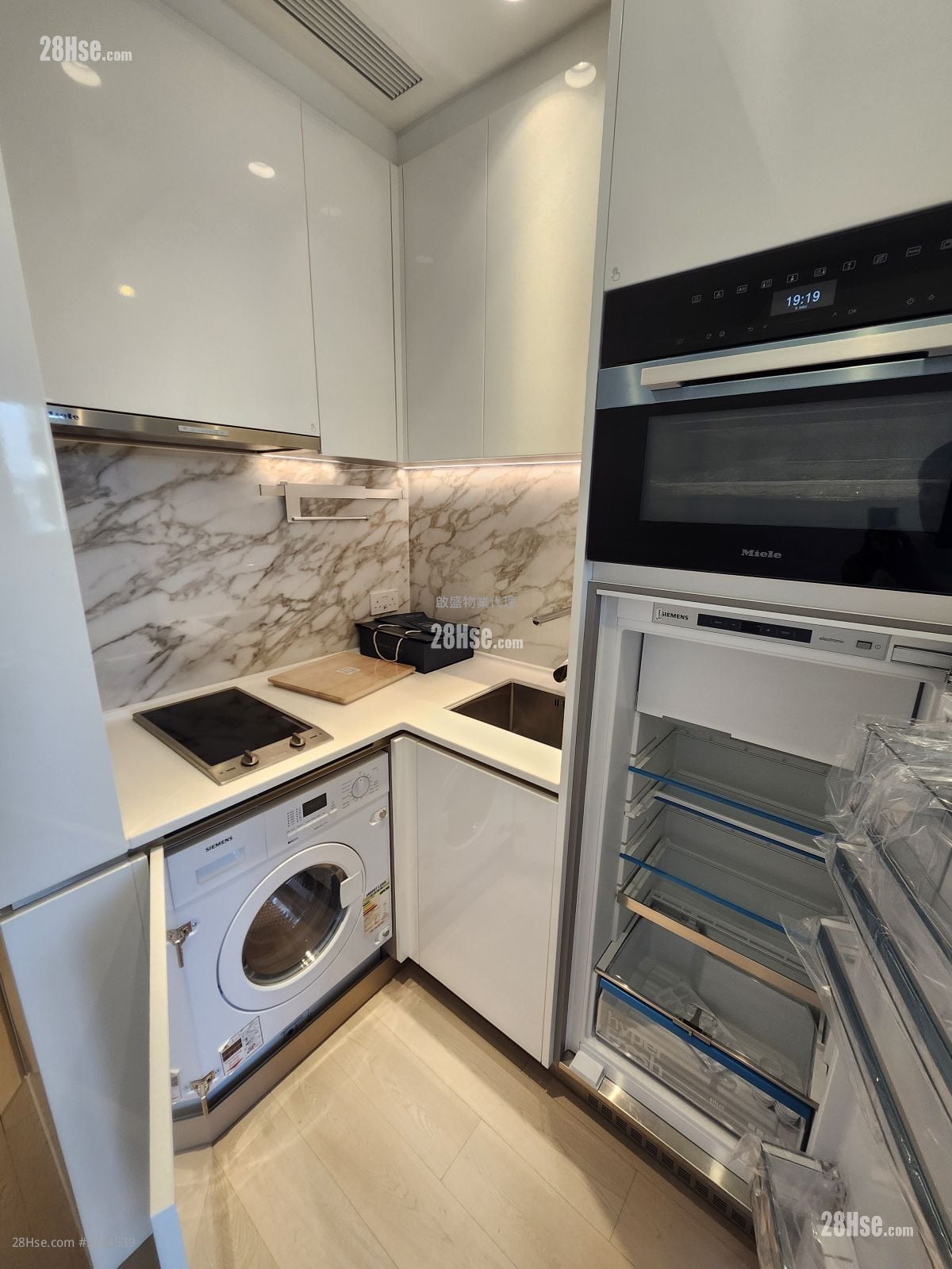 Double Coast 租盤 1 房 , 1 浴室 320 平方呎