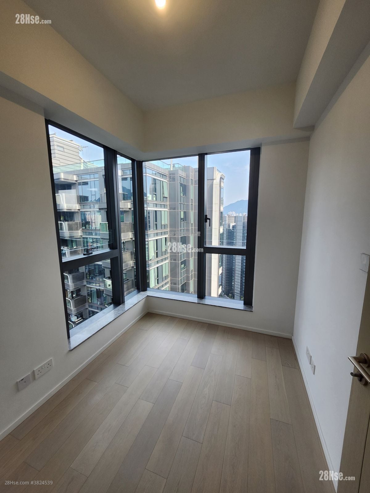 Double Coast 租盤 1 房 , 1 浴室 320 平方呎