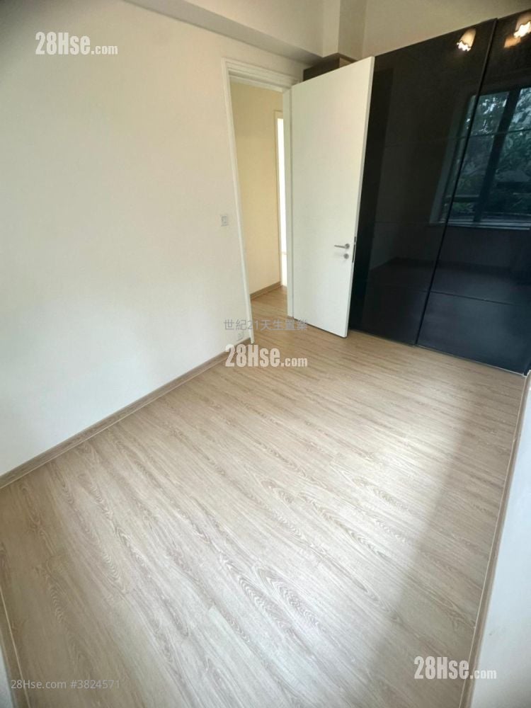 South Crest Sell 3 Bedrooms , 2 Bathrooms 928 ft²